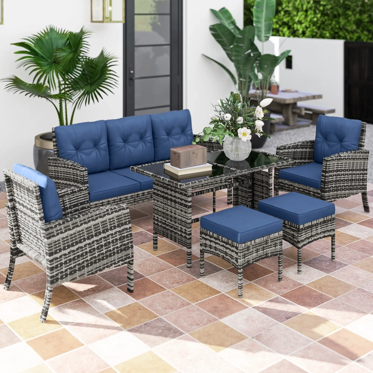 Smart furniture arrangement on rectangular patio to optimize space and comfort.